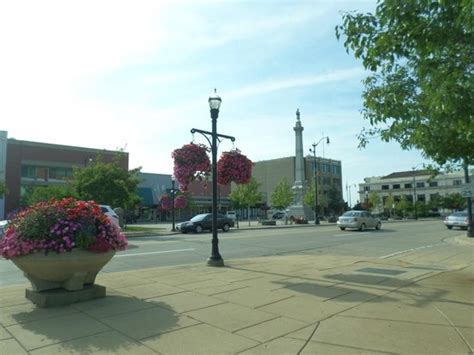 THE 10 CLOSEST Hotels to Downtown Racine.